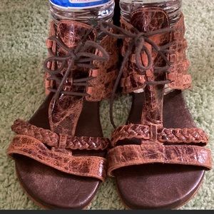 Roan by Bed|STU sandals